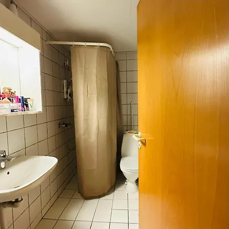 Central 1-vaerelses Lejlighed I - Kun 5 Min Fra Togstationen Appartement