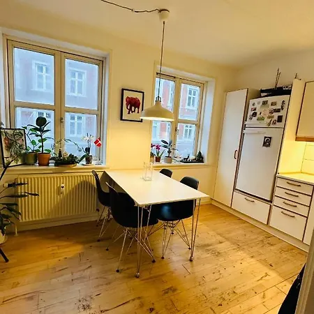 Central 1-vaerelses Lejlighed I - Kun 5 Min Fra Togstationen