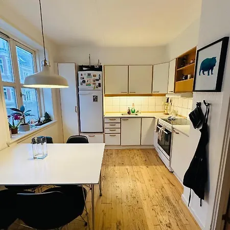 Central 1-vaerelses Lejlighed I - Kun 5 Min Fra Togstationen Appartement Aalborg